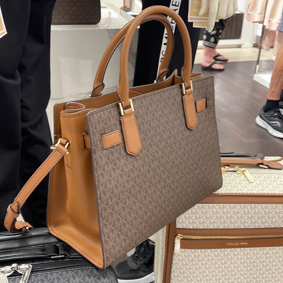 MICHAEL KORS 
Hamilton Medium Logo Satchel
Brown Signature
NWT - Picture 3 of 16